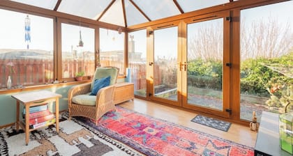 Spacious 3 Bedroom Retreat for up to 6