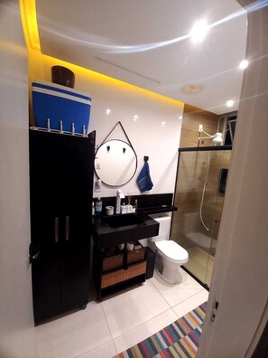 Dusche, Handtücher, Seife, Toilettenpapier