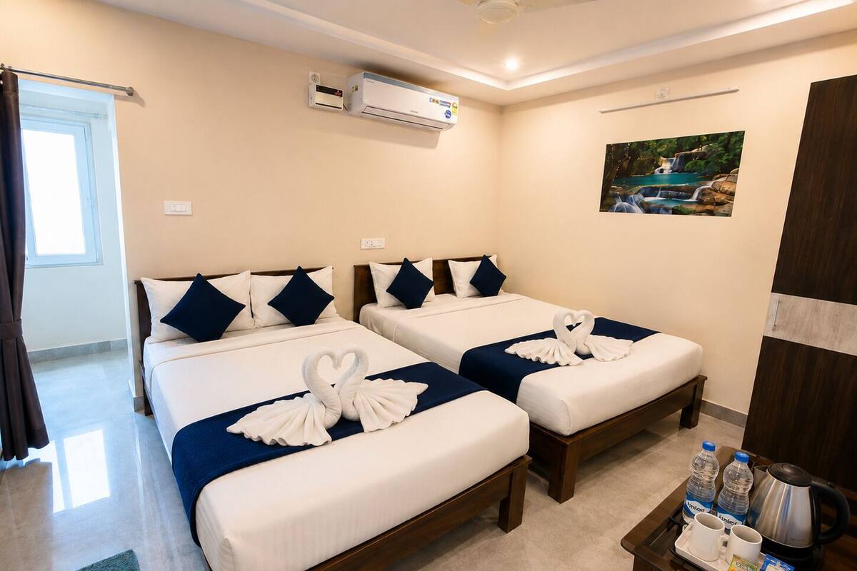 Luxe vierpersoonskamer, airconditioning | Italiaanse Frette-lakens, luxe beddengoed, donsdekens