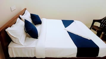 Deluxe Double Room | Desk, blackout curtains, free WiFi