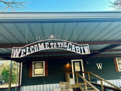 Stay at Woody's Porch! Perfect 3-bedroom house in lovely Alba Texas