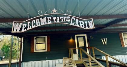 Stay at Woody's Porch! Perfect 3-bedroom house in lovely Alba Texas