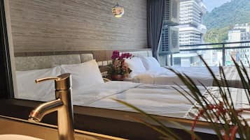 Elegant Quad Room - bathtub / balcony | Desk, laptop workspace, free WiFi