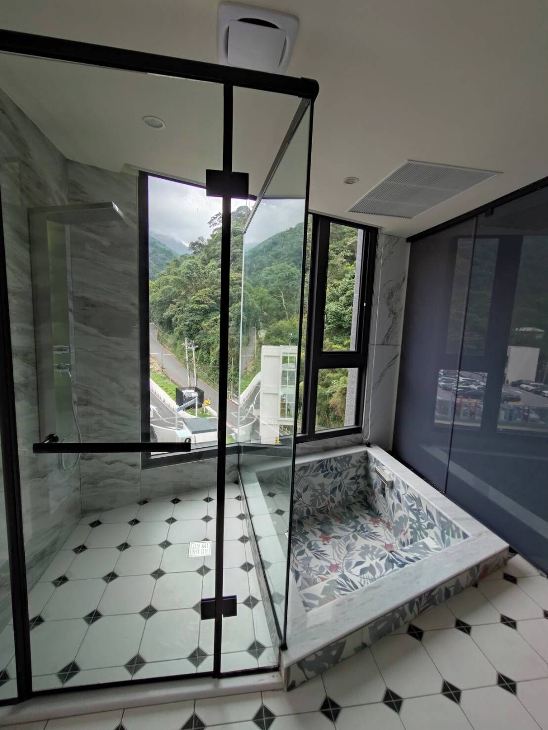 尊爵四人房-泡汤池/阳台 | 住宿内部