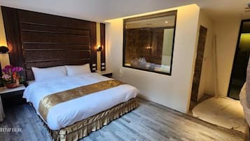 Escritorio, espacio para trabajar con laptop y wifi gratis