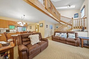 Smart TV, fireplace - Cascade View Townhouse/Beautiful 3-bedroom townhome in peaceful Ouray! (Ouray)