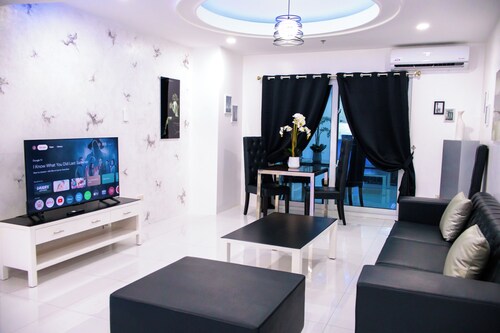 Stylish 1 Bedroom Unit inside White Tower by: Kandi in the heart of Angeles City