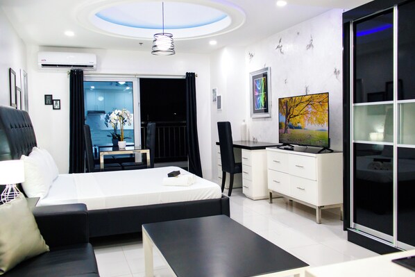 Room - 1 Bedroom Unit just 5 minutes walk from The Walking Street. (Angeles)