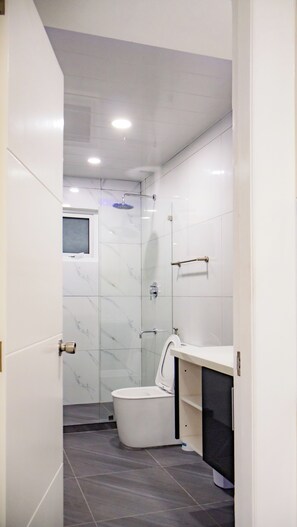 Bathroom - 1 Bedroom Unit just 5 minutes walk from The Walking Street. (Angeles)