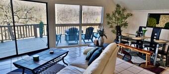 Modern Chalet for 8 - Near Hiking & Buffalo River