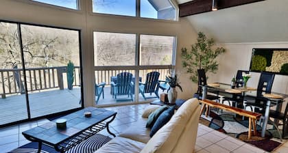 Modern Chalet for 8 - Near Hiking & Buffalo River