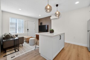 Unclassified image, 4 of 21, button