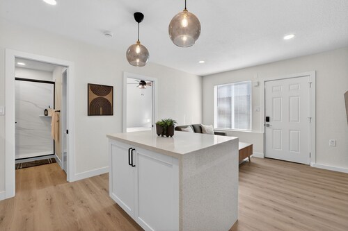 Modern 1BR Private ADU with Dedicated Parking & Washer Dryer