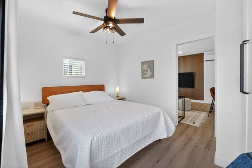 Modern 1BR Private ADU with Dedicated Parking & Washer Dryer