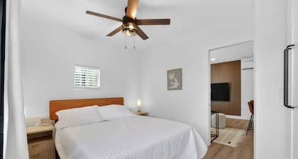 Modern 1BR Private ADU with Dedicated Parking & Washer Dryer
