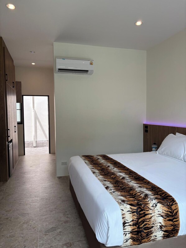 Deluxe Double Room | Free WiFi, bed sheets - Tiger on the Beach (Mueang Krabi)