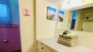 Interior - 1BR with BBQ, Patio and Steps to Hollywood Beach (Hollywood)