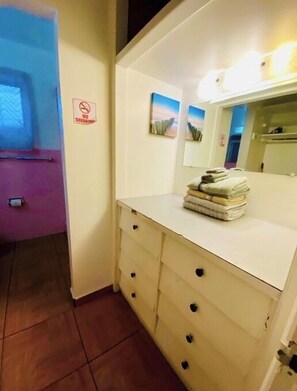 Interior - 1BR with BBQ, Patio and Steps to Hollywood Beach (Hollywood)