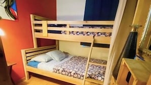 1 bedroom, iron/ironing board, WiFi, bed sheets - 1BR with BBQ, Patio and Steps to Hollywood Beach (Hollywood)