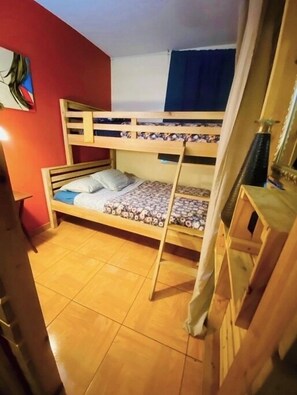 1 bedroom, iron/ironing board, WiFi, bed sheets - 1BR with BBQ, Patio and Steps to Hollywood Beach (Hollywood)