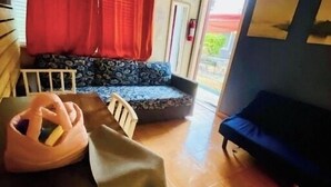 TV - 1BR with BBQ, Patio and Steps to Hollywood Beach (Hollywood)