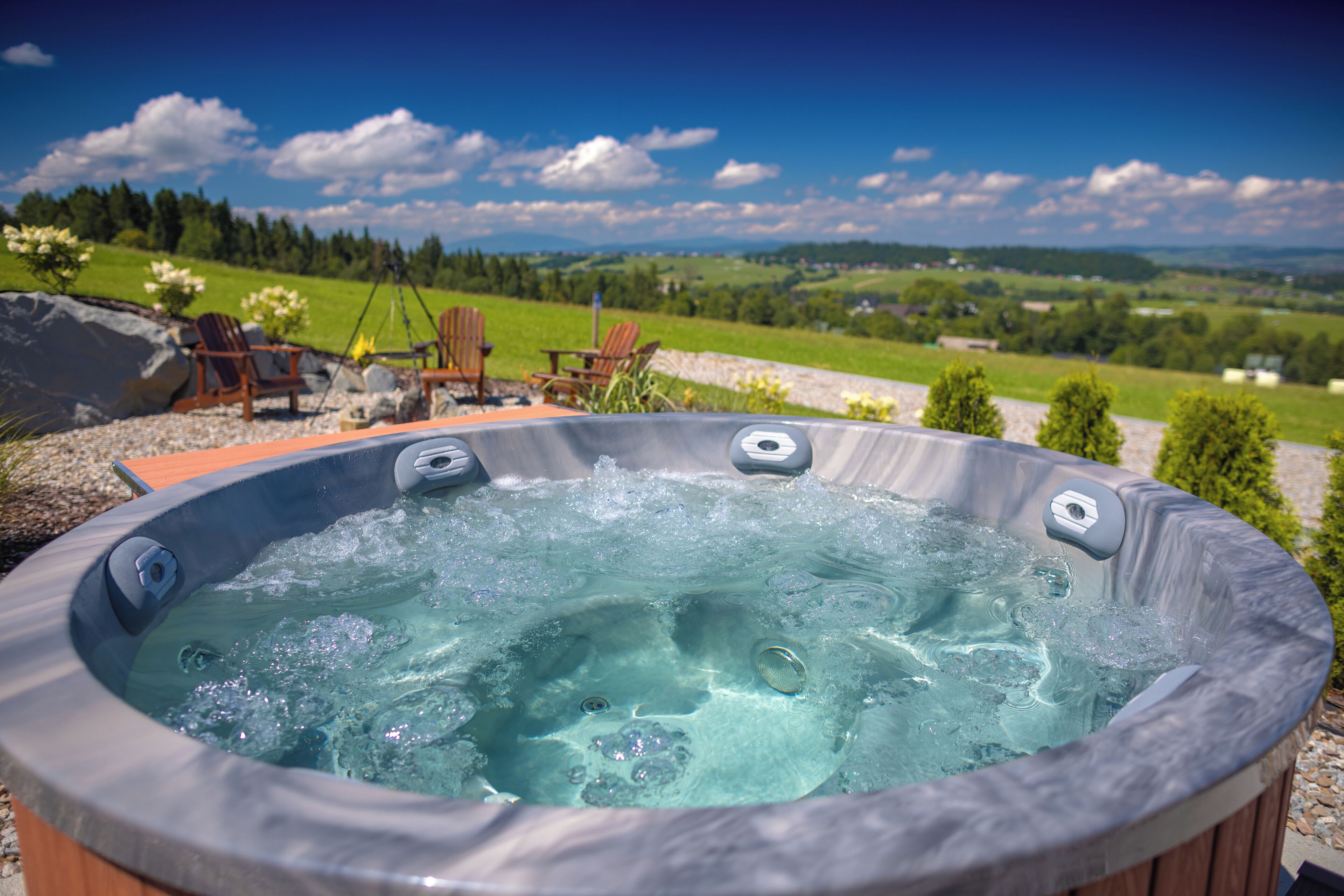 Outdoor spa tub