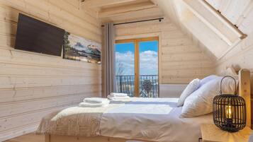 3 bedrooms, iron/ironing board, travel cot, free WiFi