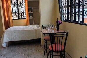 1 bedroom, WiFi, bed sheets