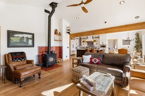 Smart TV - NEW-find serenity at Toca El Cielo Ranch : your peaceful mountain retreat (Lake George)