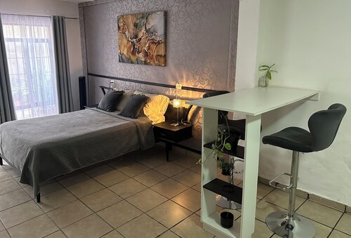 LOFT ROOM DOWNTOWN AREA AGS FNSM