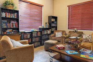 Interior - Cozy 2-Bedroom Condo with Mountain View, Hot tub and Heated Pools (Mesa)