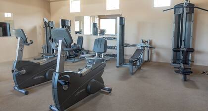 Cozy 2-Bedroom Condo with Mountain View, Hot tub and Heated Pools