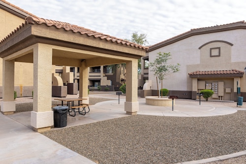 Cozy 2-Bedroom Condo with Mountain View, Hot tub and Heated Pools