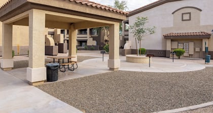 Cozy 2-Bedroom Condo with Mountain View, Hot tub and Heated Pools