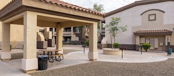 Cozy 2-Bedroom Condo with Mountain View, Hot tub and Heated Pools