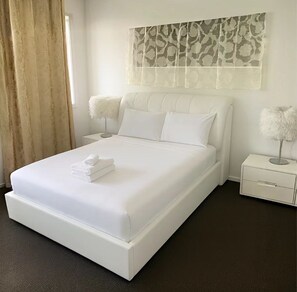 2 bedrooms, iron/ironing board, free WiFi, bed sheets - Independent house near highway / fully air-conditioned (Rochedale)