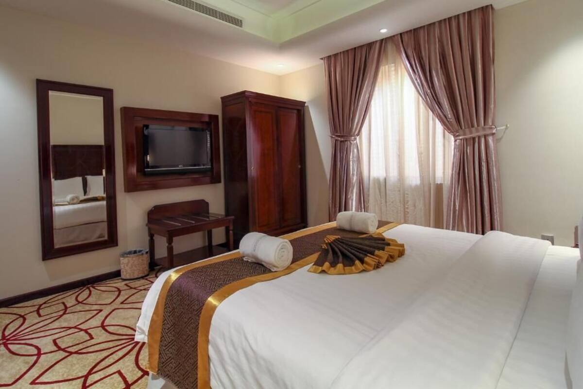 Coffres-forts dans les chambres, fer et planche à repasser