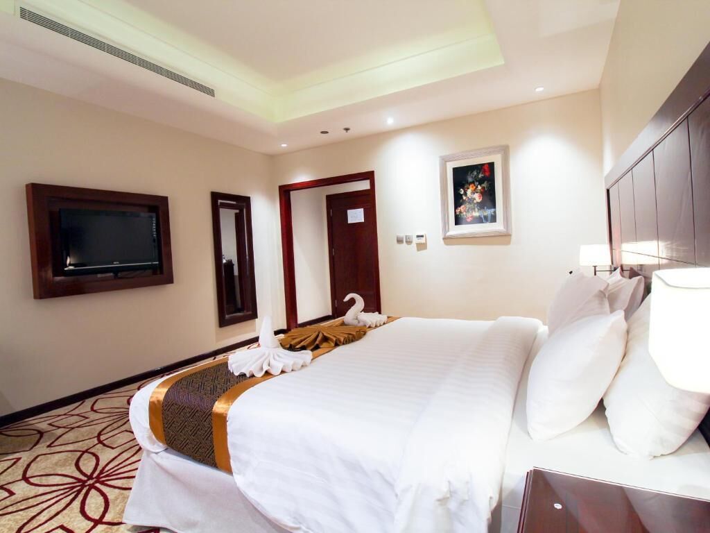 Standard Room | In-room safe, iron/ironing board, free WiFi