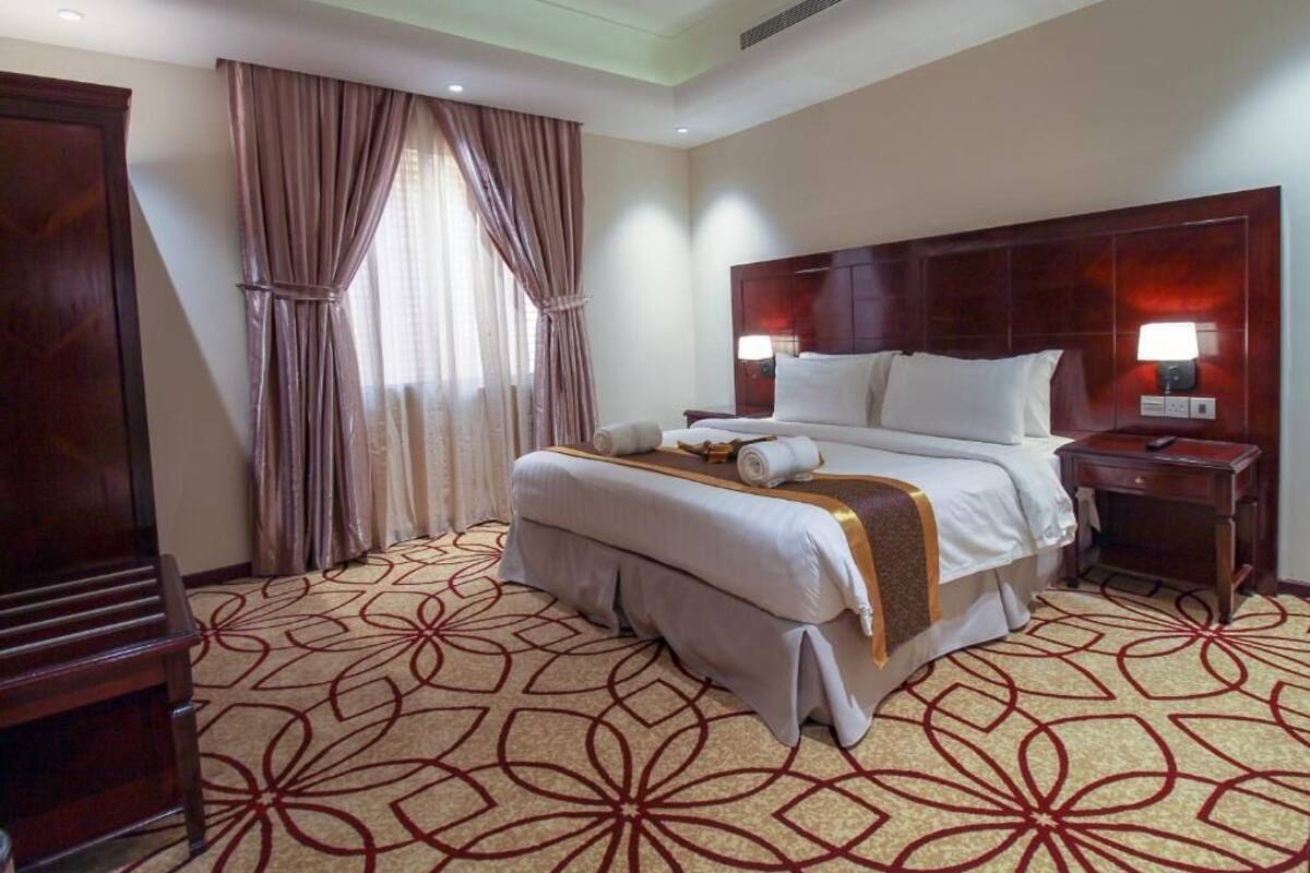 Chambre Deluxe Double ou avec lits jumeaux, vue ville | Coffres-forts dans les chambres, fer et planche à repasser