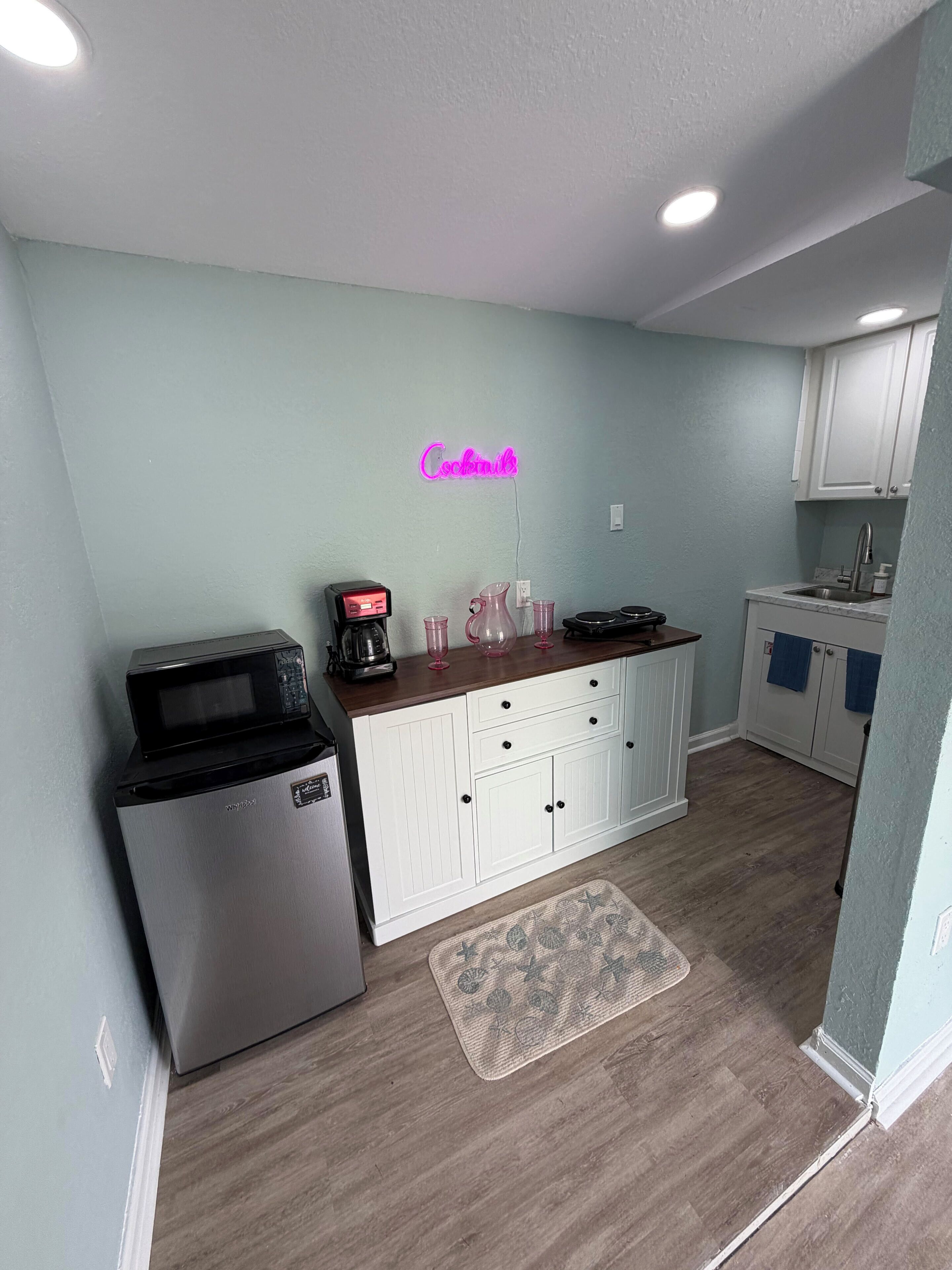 Comfort Studio, Patio, Garden View | Private kitchen | Microwave