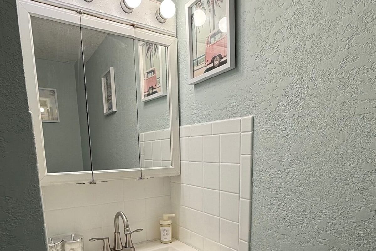 Comfort Studio, Patio, Garden View | Bathroom | Shower, free toiletries, hair dryer, towels