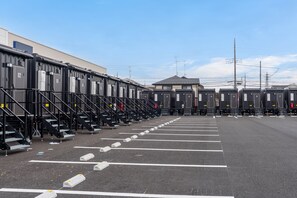 Imej tidak diklasifikasikan, 4 daripada 7, butang