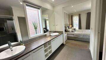 4 bedrooms, in-room safe, iron/ironing board, WiFi