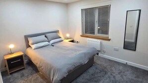Unclassified image, 5 of 16, button - 2 Bed House Sleeps 5 -Private Garden (Stirling)