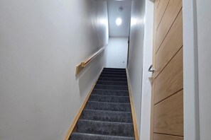 Interior - 2 Bed House Sleeps 5 -Private Garden (Stirling)