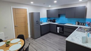 Unclassified image, 3 of 16, button - 2 Bed House Sleeps 5 -Private Garden (Stirling)