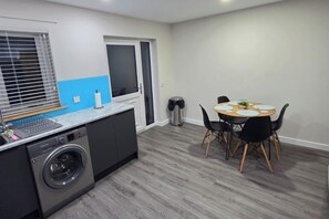 Dining - 2 Bed House Sleeps 5 -Private Garden (Stirling)