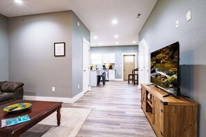 Smart TV - Game Day Getaway • Near Rocky Top Sports World • Sleeps 6 • Quiet Neighborhood (Gatlinburg)