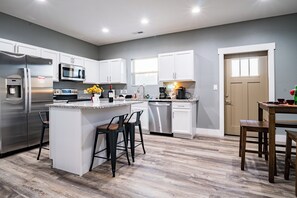 Fridge, microwave, oven, stovetop - Game Day Getaway • Near Rocky Top Sports World • Sleeps 6 • Quiet Neighborhood (Gatlinburg)