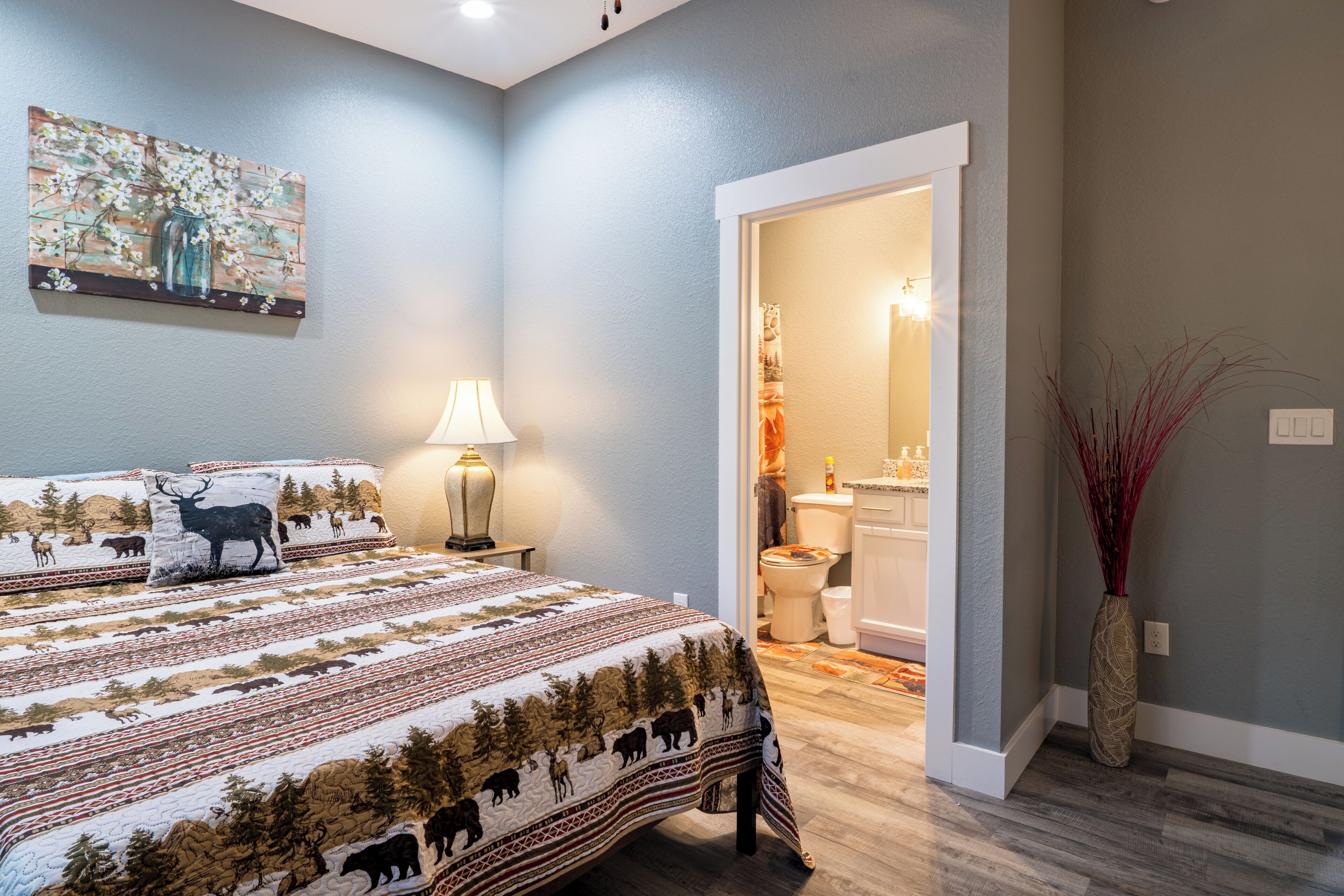 Bügeleisen/Bügelbrett, kostenloses WLAN, Bettwäsche